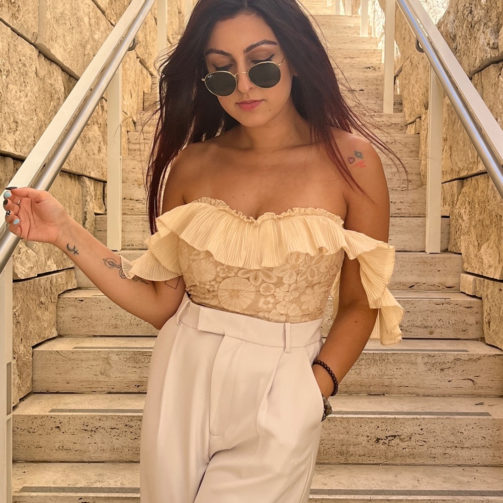 Selfie Leslie Top